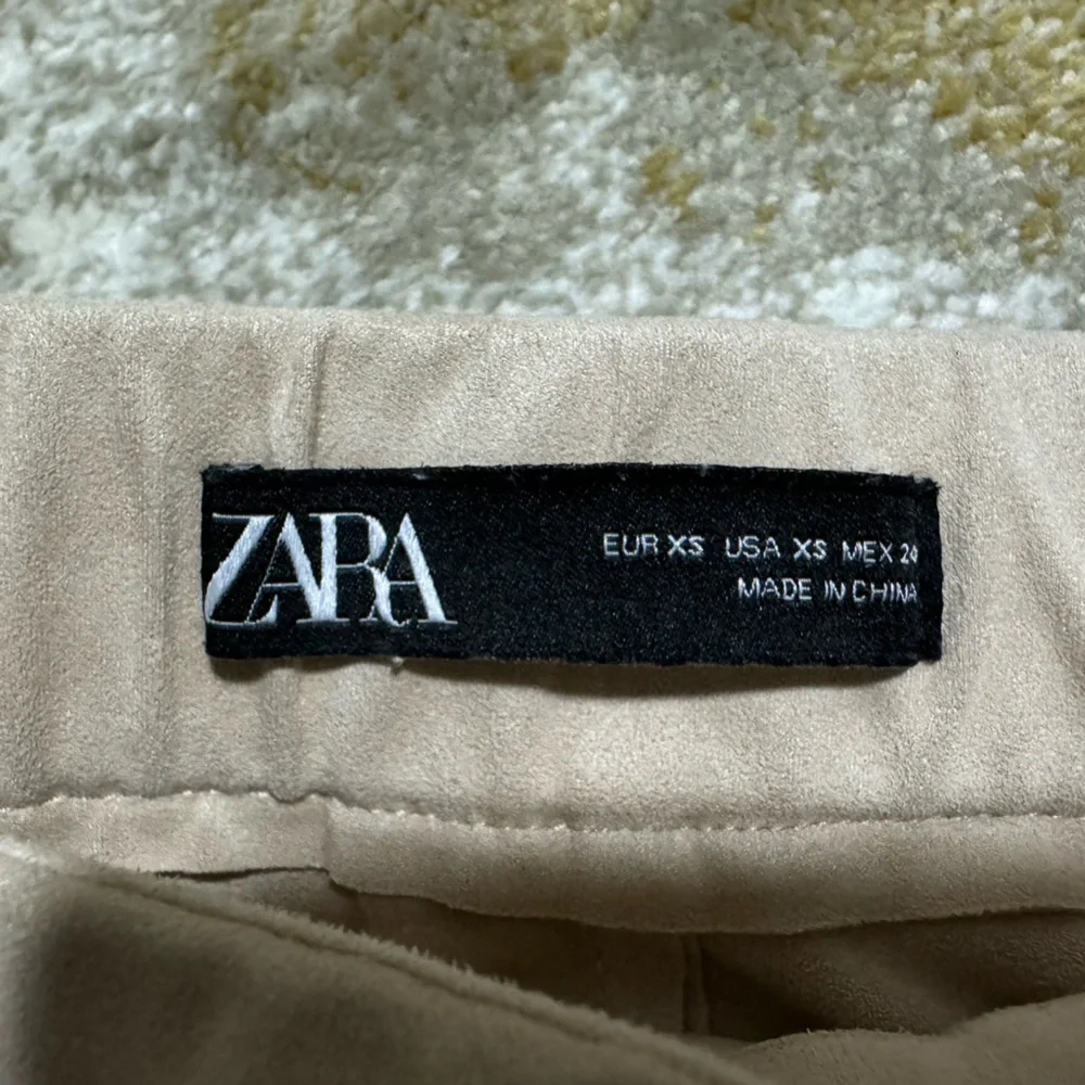 Zara beige faux suede skort with one pocket detail